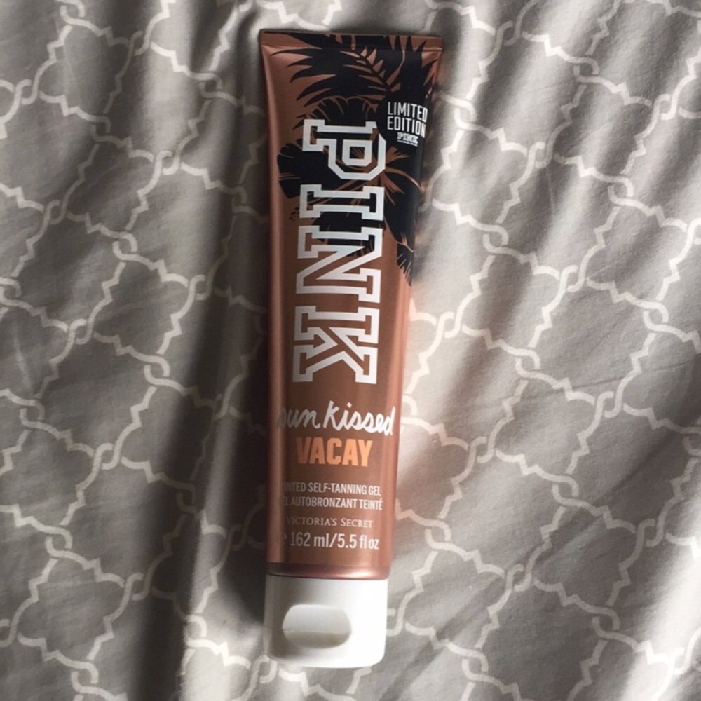 Victoria’s Secret sun kisses vacay tanning gel